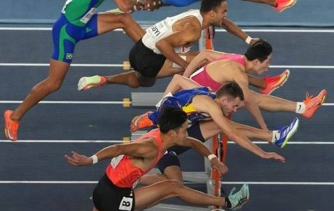 星空体育官网入口-田径赛场选手实力过招，决出胜负