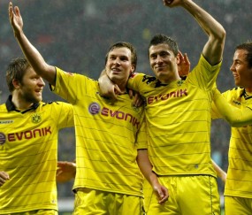 星空体育投注-多特蒙德一线队训练热身，全员保持高集中力的简单介绍