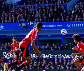 星空体育官方登录入口-曼联客场胜出，逐渐走上稳定轨道的简单介绍