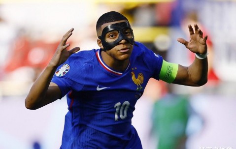 星空体育官网入口-桑切斯表现飘忽不定，球迷质疑他在球队的地位