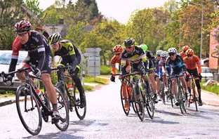 星空体育下载-马赛队员士气高涨，战胜对手跻身前列