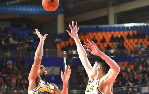 星空体育app-新疆男篮负于深圳队，阻止连胜