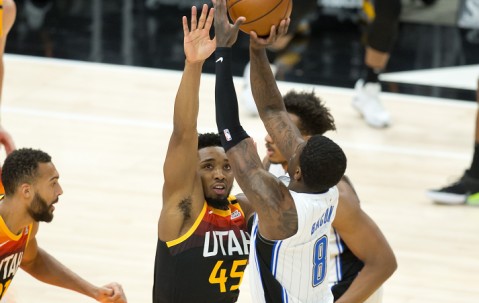 星空体育链接-沙尔克填补诸多空隙，豪取三分