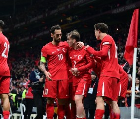 星空体育网页版-欧国联比赛惊心动魄：球迷情绪高涨