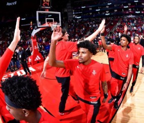 星空体育登录-精彩篮球表现引得观众热血沸腾，氛围非凡的简单介绍