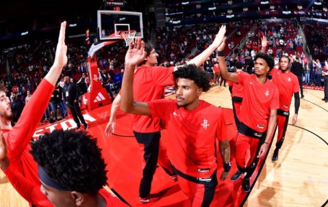 星空体育登录-精彩篮球表现引得观众热血沸腾，氛围非凡的简单介绍