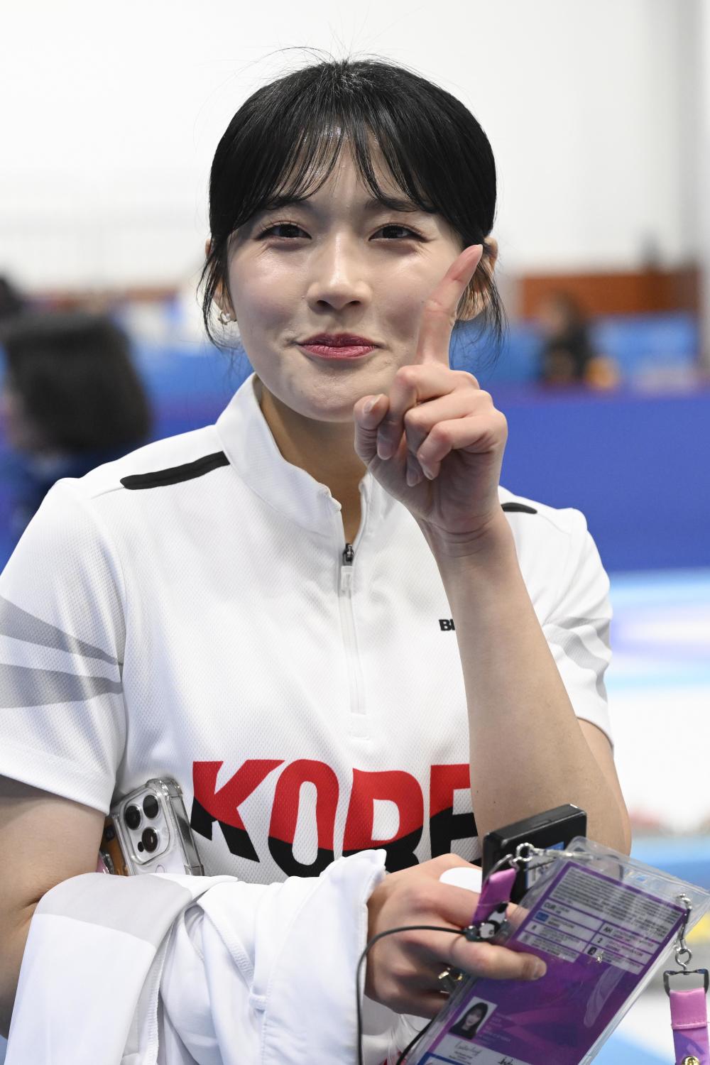 韩国射击选手获得银牌喜获殊荣