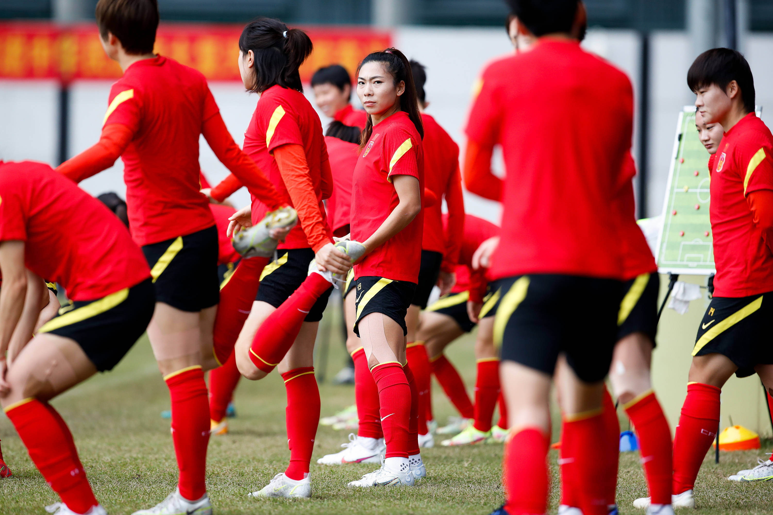 包含沙特阿拉伯女足首次亮相世界杯，成绩平平的词条