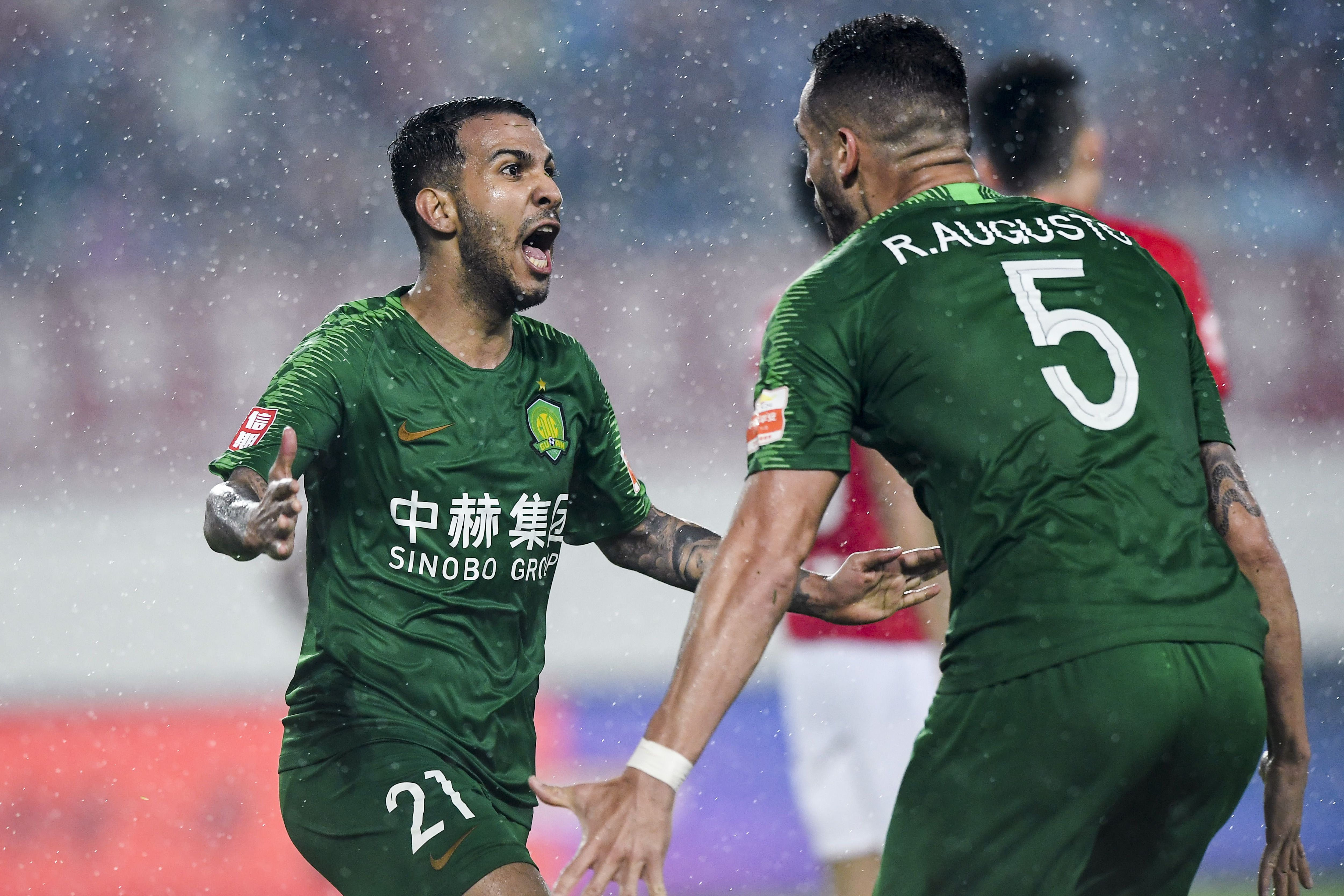 包含北京国安欲主场击败深圳佳兆业，稳固榜首位置的词条