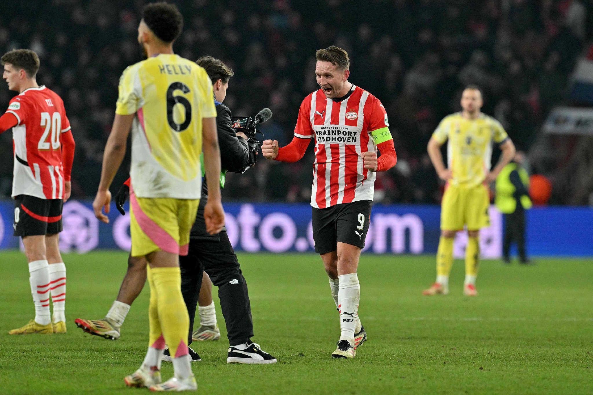 包含尤文图斯客场逆转，稳坐次席位置连续获胜的词条