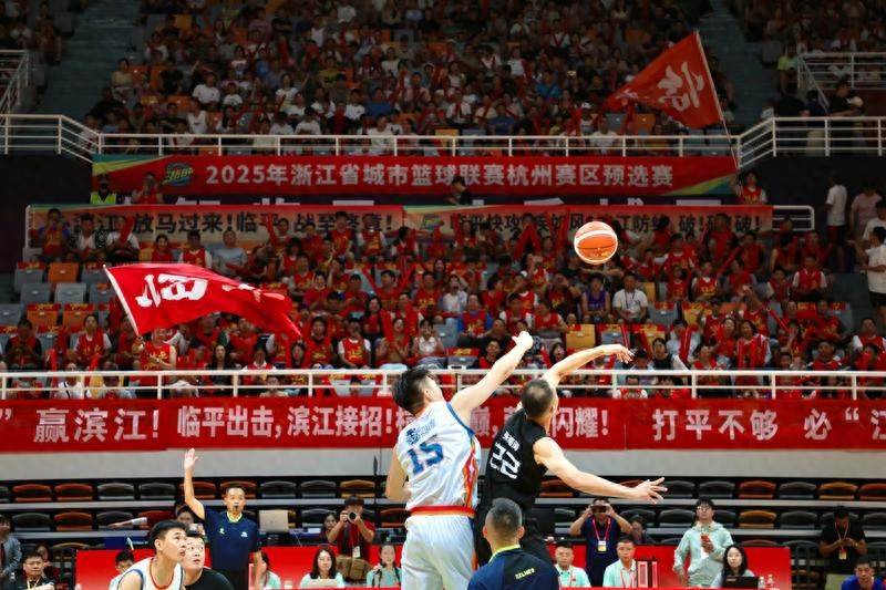 赛场激战纷繁多样,场面十分精彩 赛场激战纷繁多样,场面十分精彩