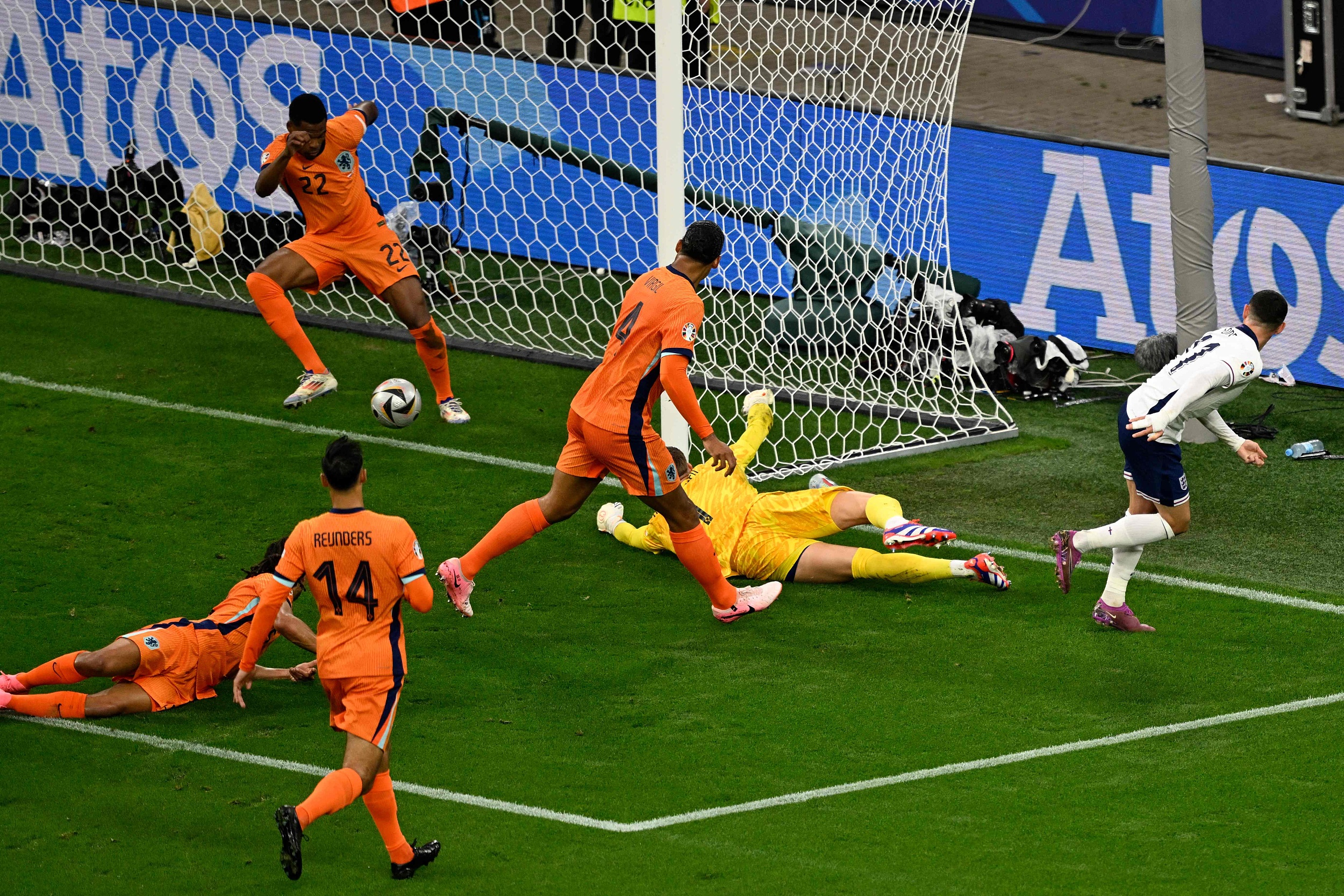 荷兰队突围成功,晋级欧洲杯 荷兰队突围成功,晋级欧洲杯