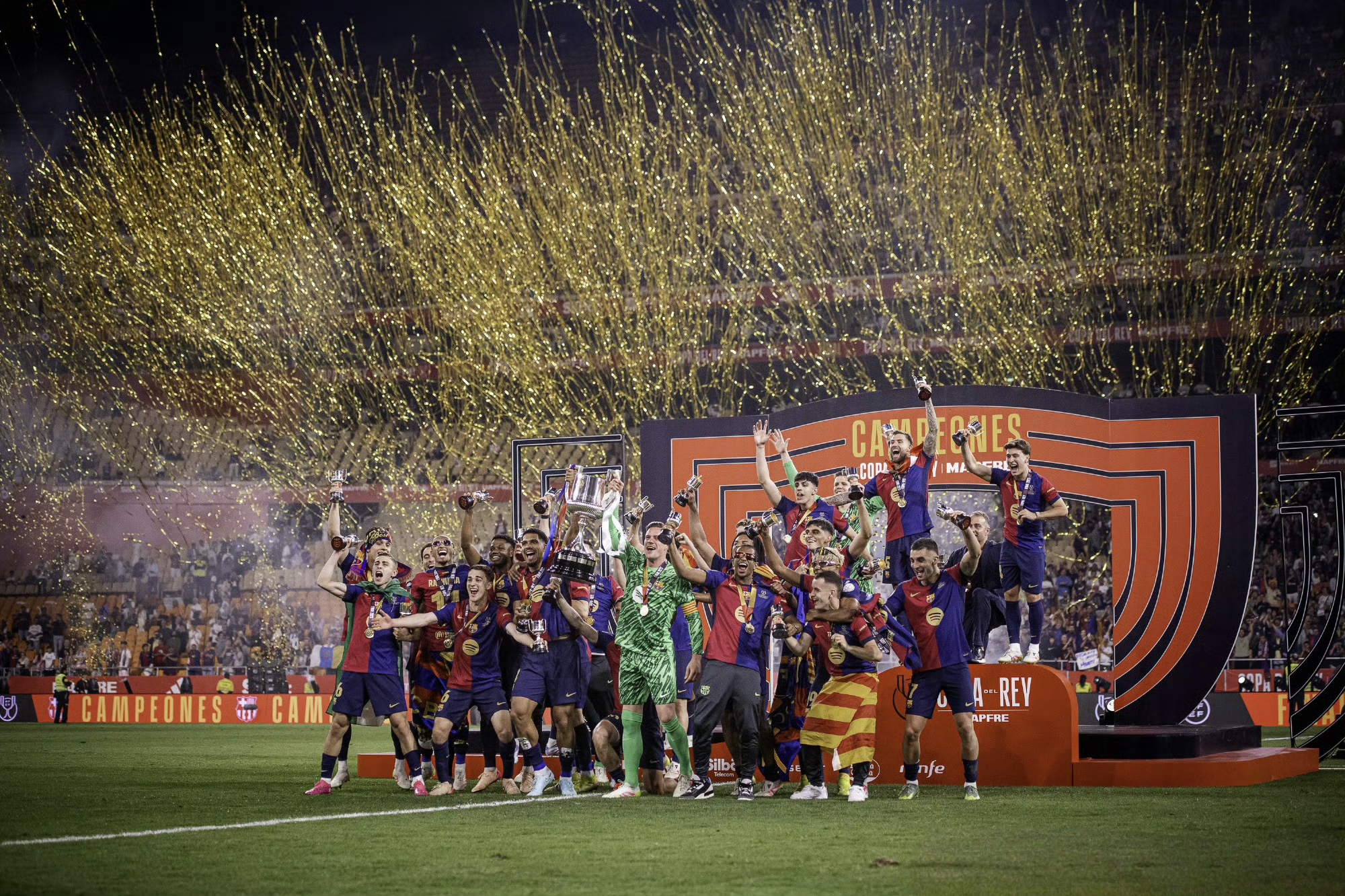 巴萨逆袭曼联,大胜晋级四强赛 巴萨逆袭曼联,大胜晋级四强赛