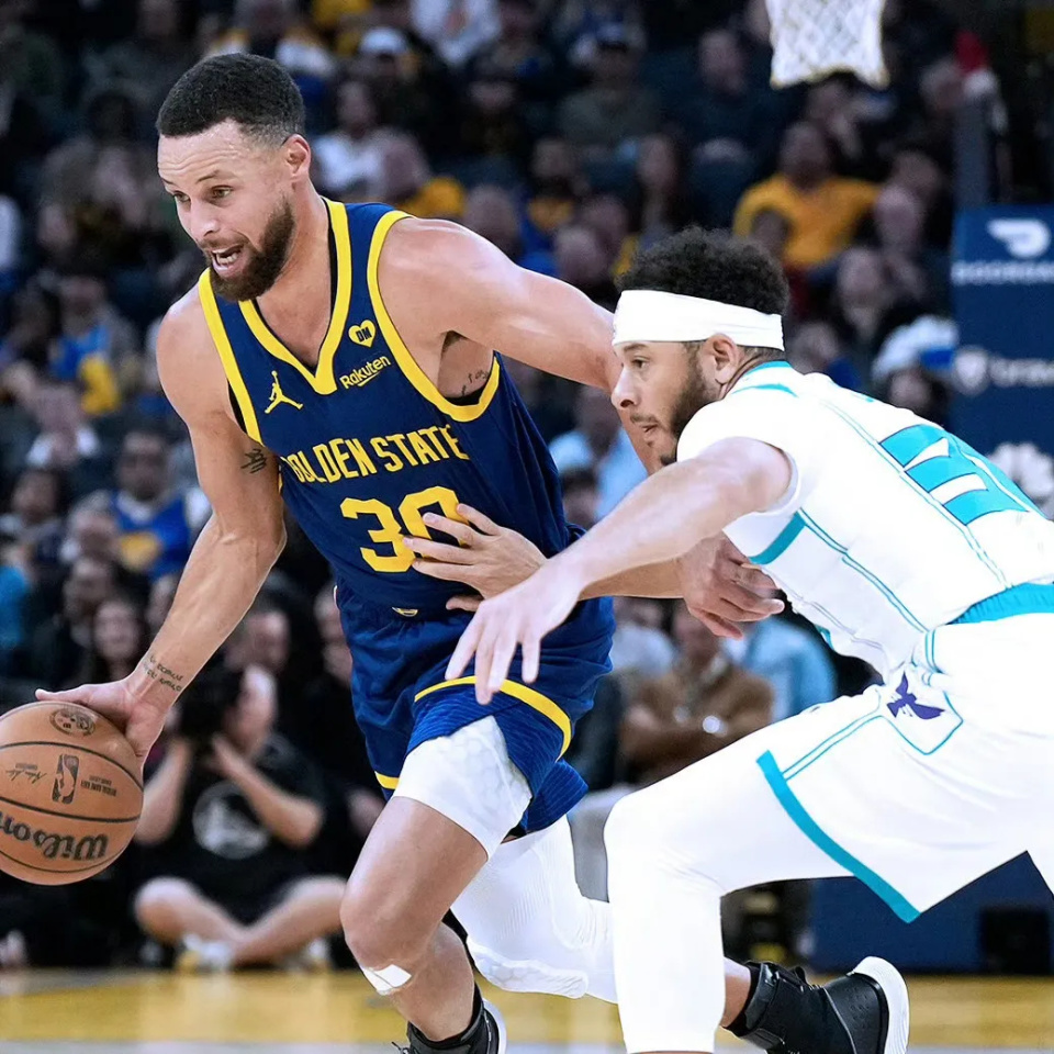 黄蜂队不负众望，轻松战胜对手