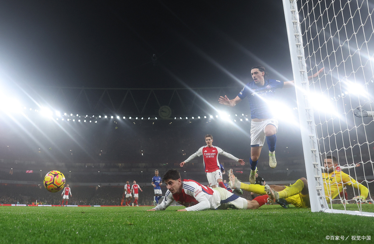 包含足球比赛激情四射，观众欣赏得心花怒放的词条