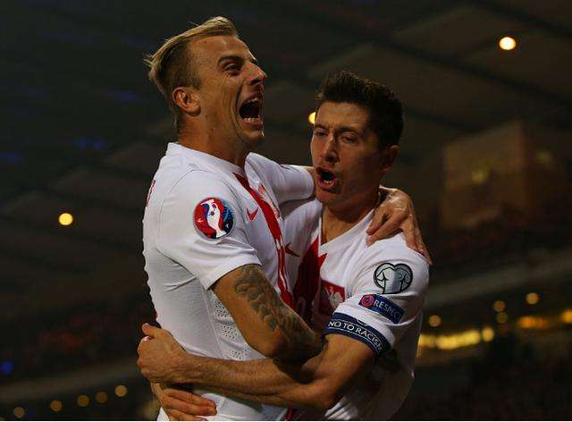 包含非洲冠军队备战亚洲豪强，褒贬巴西风格战术策略的词条