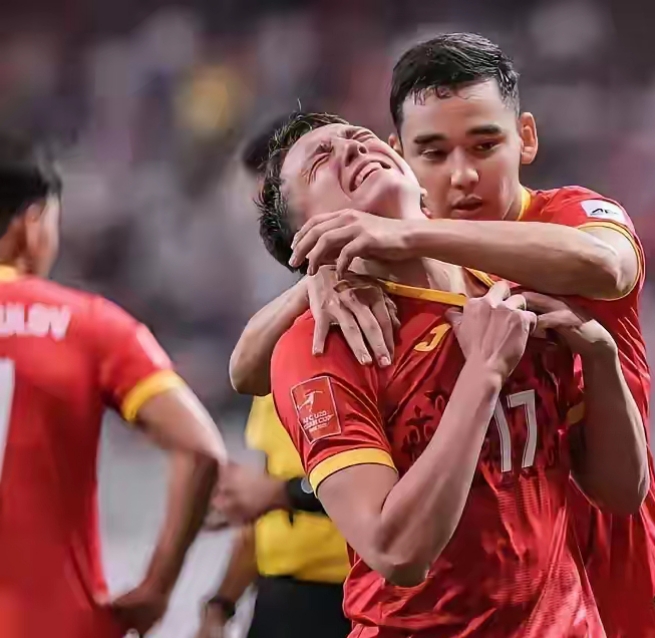 高质量足球对抗：球队实力跃然眼前