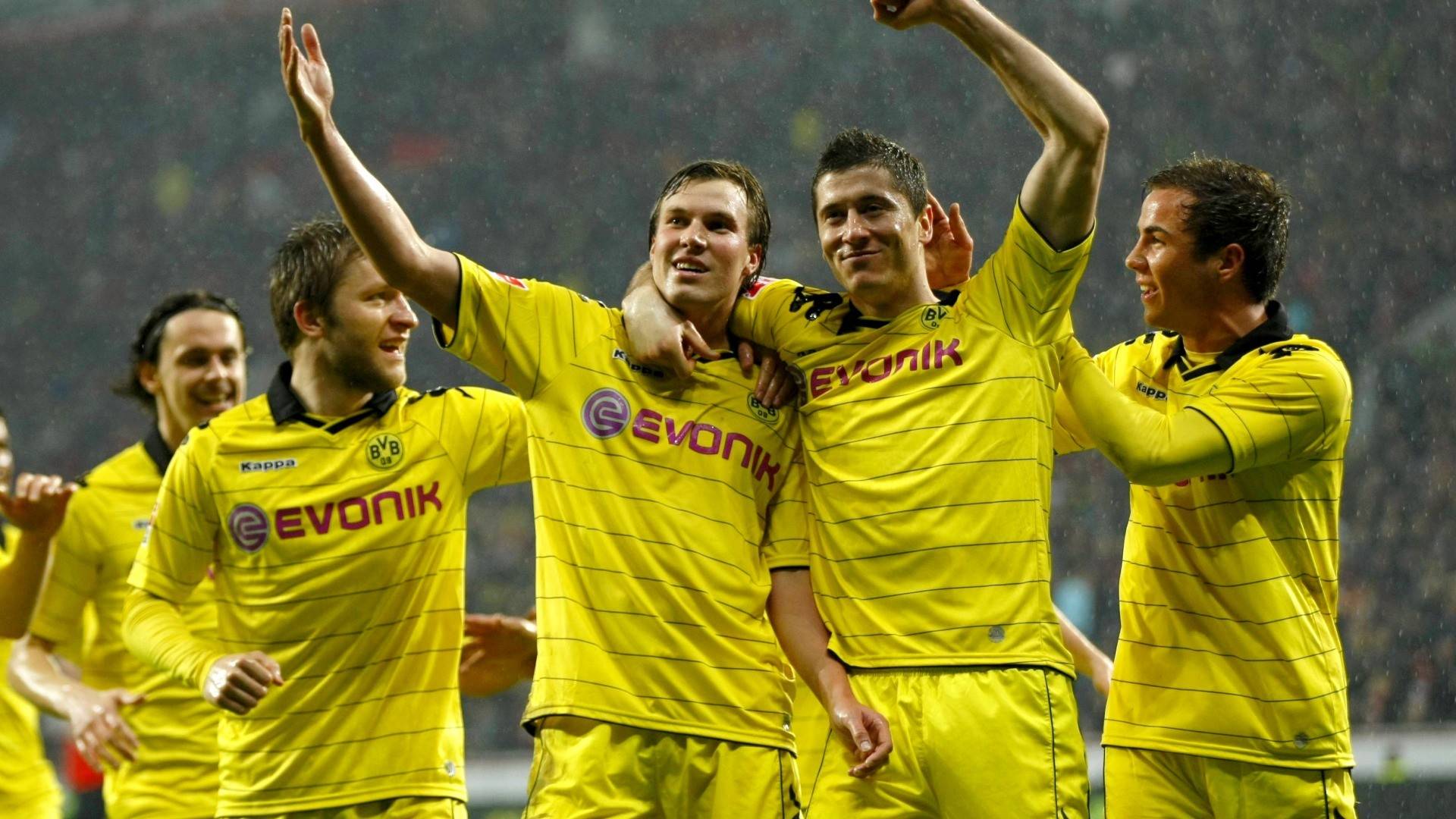 多特蒙德一线队训练热身，全员保持高集中力的简单介绍